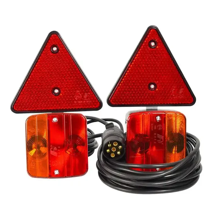 2 lanternes magnétiques avec triangles de signalisation