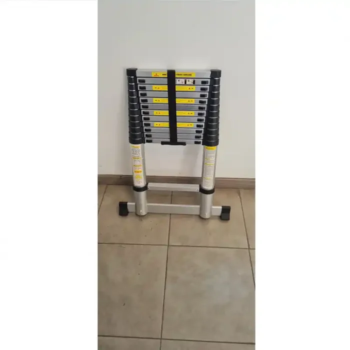 Echelle télescopique alu de 5,2m 13 marches barre stabilisatrice